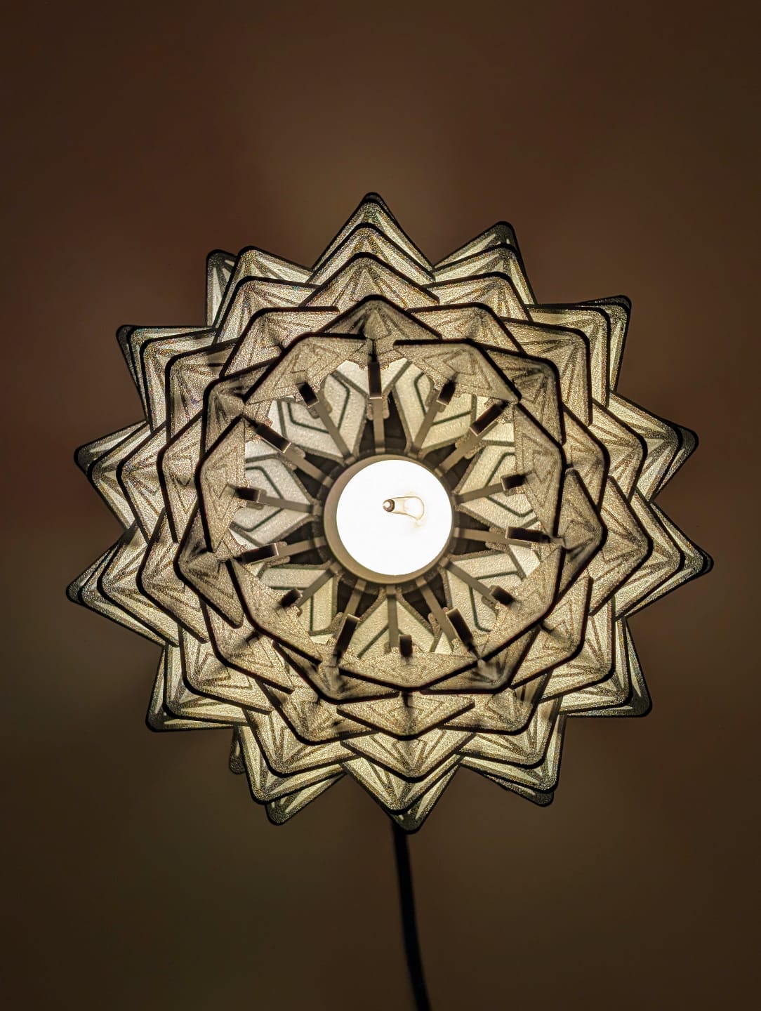 Flora Prisma Petal Lamp – Artistic Floral-Inspired Lighting