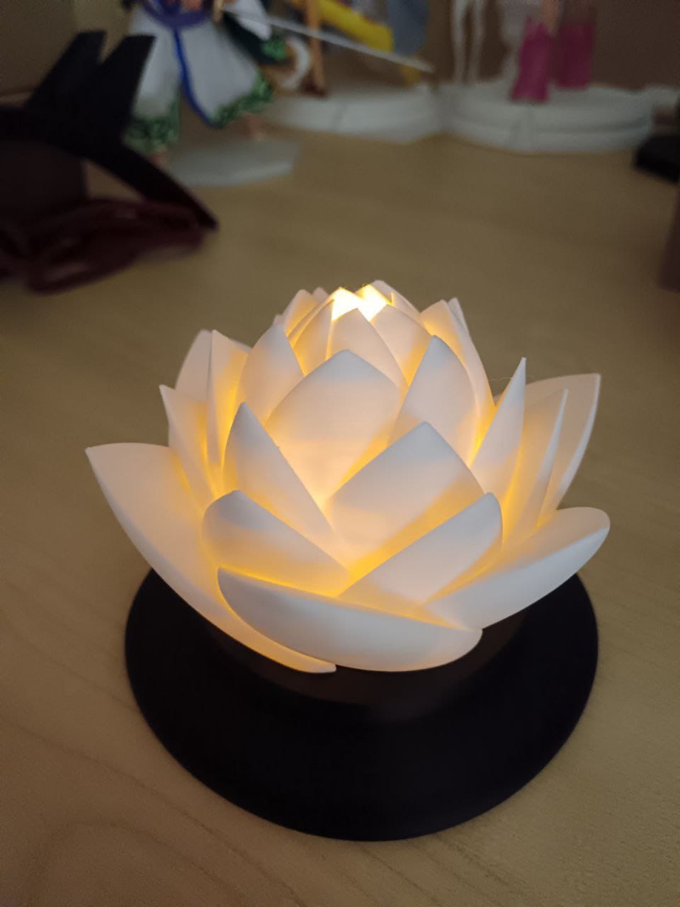 Zen Lotus Lamp – Tranquil Lotus-Inspired Mood Lighting